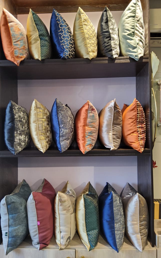 Throwpillows  medium